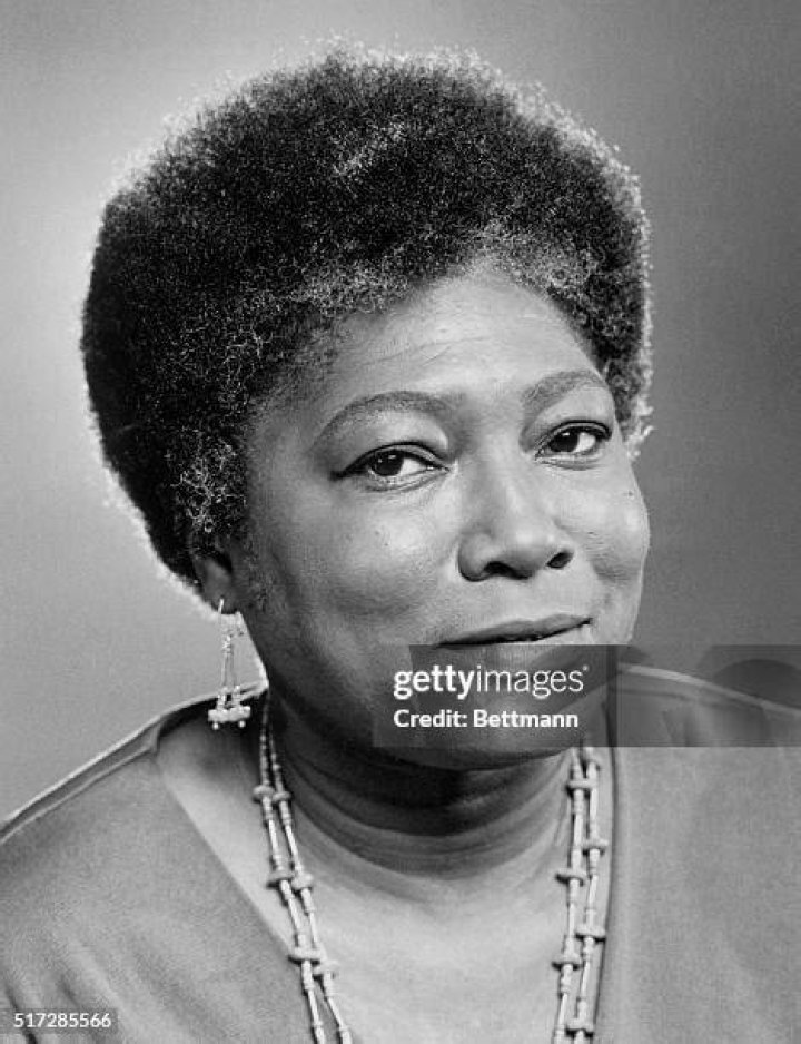 1977 Actress Esther Rolle enjoyed good times during visit to