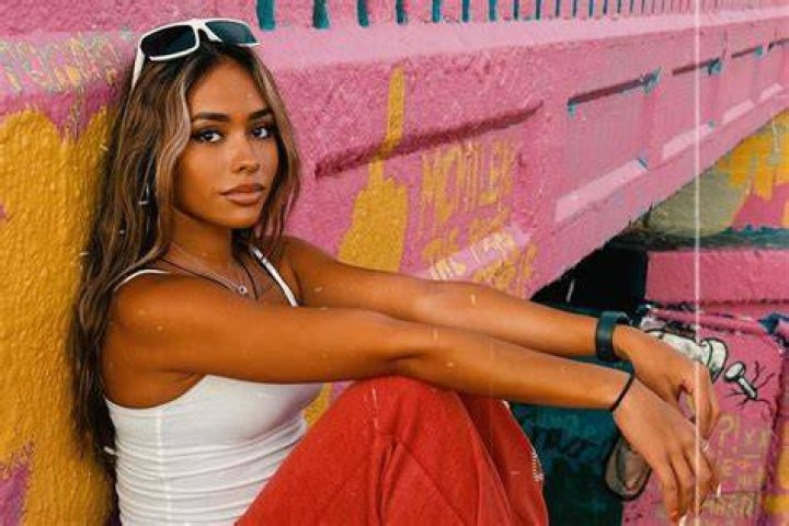 5 Hot Sexy Ximena Saenz Bikini Pics
