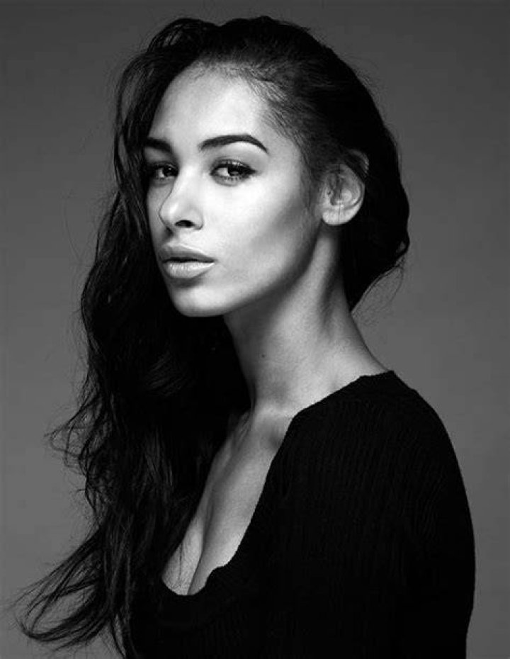 9 Hot Sexy Hannah Gottesman Bikini Pics