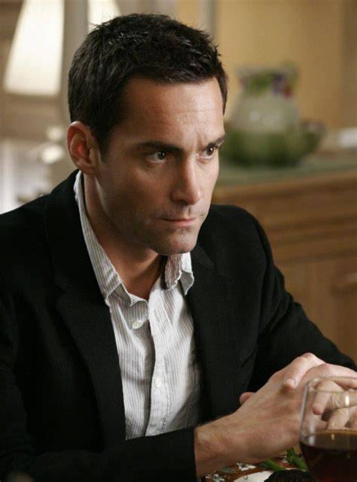 All You Need To Know About Dr. Ron On Desperate Housewives