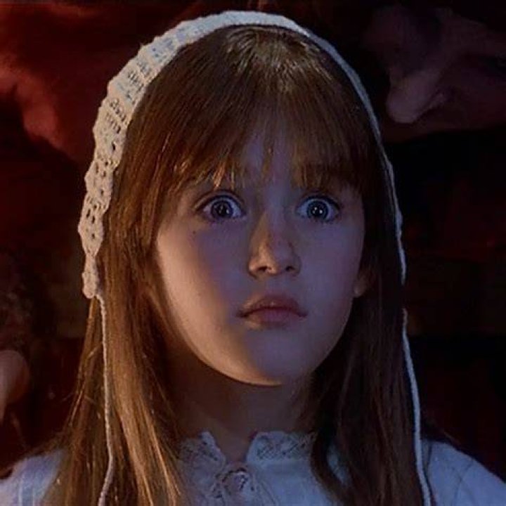 Amanda Shepherd as Emily Best halloween movies, Hocus pocus movie