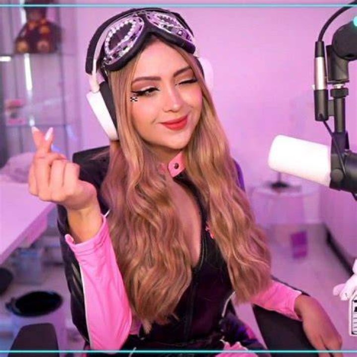 AriGameplays Chicas gamer, Chicas gamers, Fotos de mujeres guapas