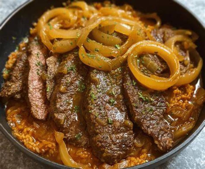 Bistec Encebollado (Puerto Rican Steak and Onions) The Noshery