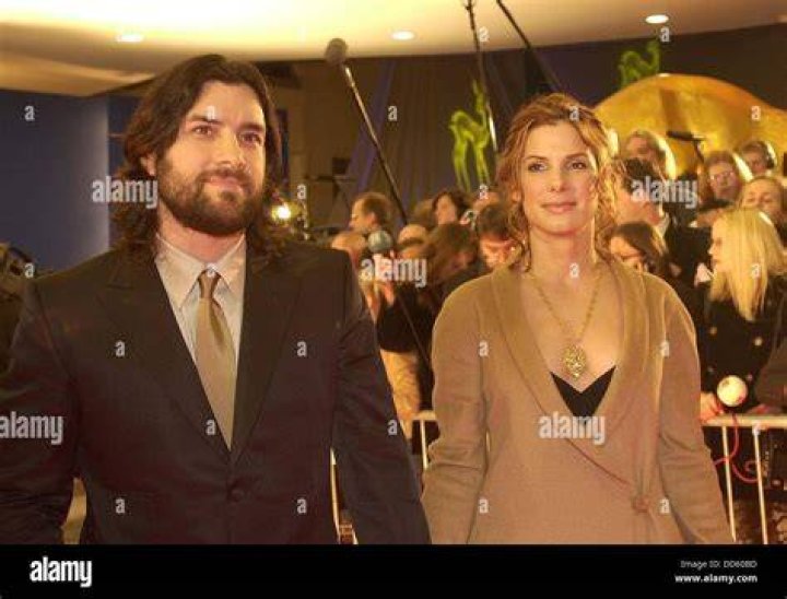 Bob Schneider from Sandra Bullock's Romantic History E! News