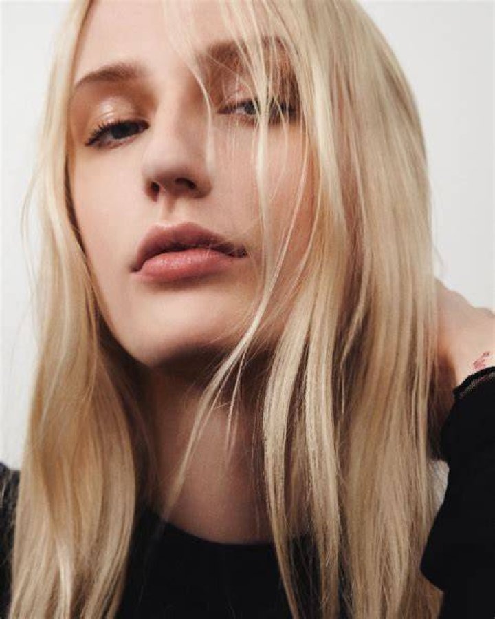 BRAVE MODELS AUBREY HILL