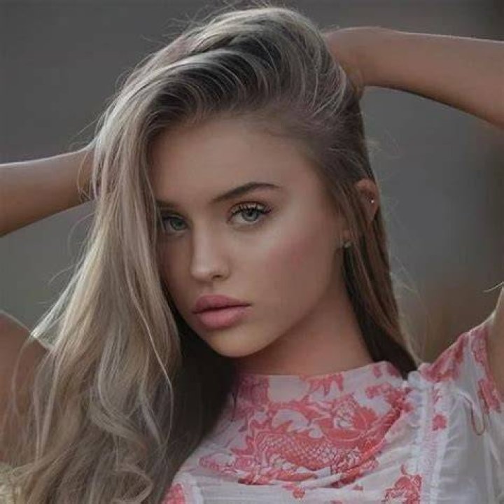 Briinic (Model) Age, Birthday, Bio, Facts, Family, Net Worth, Height
