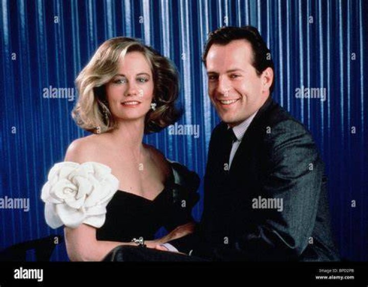 BRUCE WILLIS, CYBILL SHEPHERD, MOONLIGHTING, 1985 Stock Photo Alamy