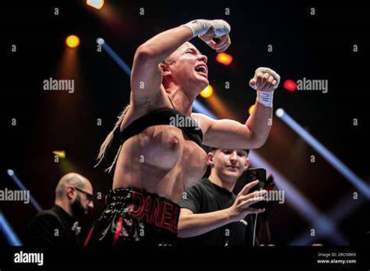 Daniella Hemsley barred from boxing final after breastbaring moment