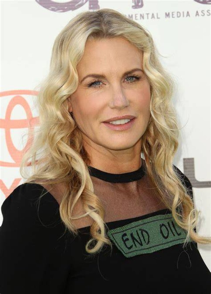 Daryl Hannah filmography and biography on