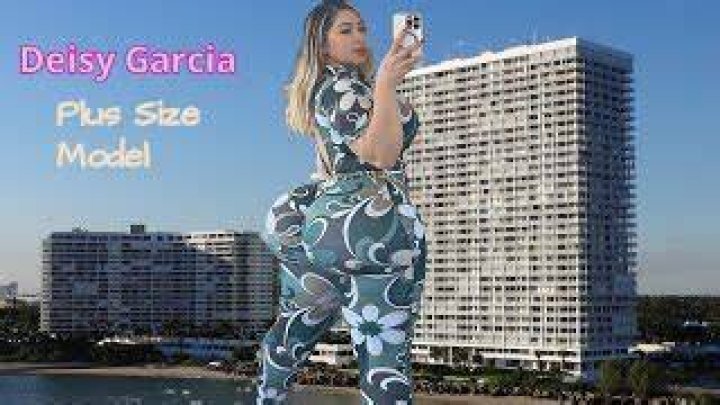 Deisy Garcia American curvy plus size model biography Wiki lifestyle
