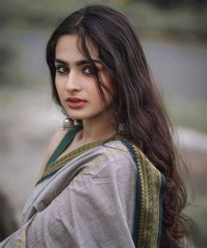 Discover Ayesha Khan's Date Of Birth: Key Info Uncovered