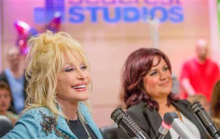 Dolly Parton & Inspirational Niece Receive Special Honor [Pics]