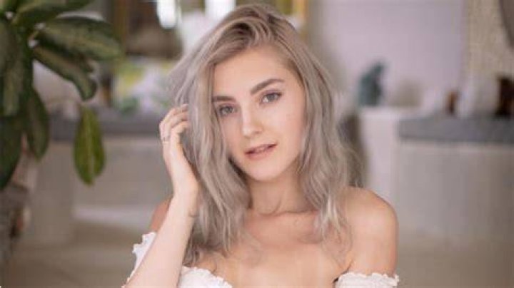 Eva Elfie Age(21), Biography, Wiki, Boyfriend,Family, Facts And More