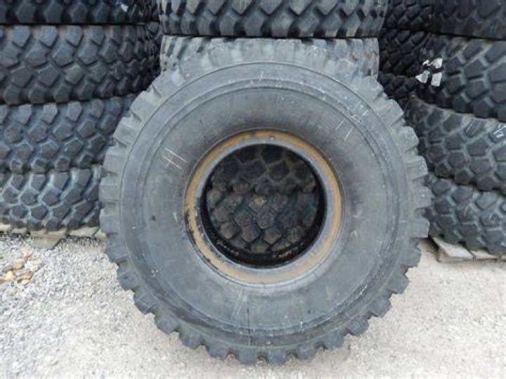 FileMichelin 59 R 63 XDR tyre biggest wheel.JPG