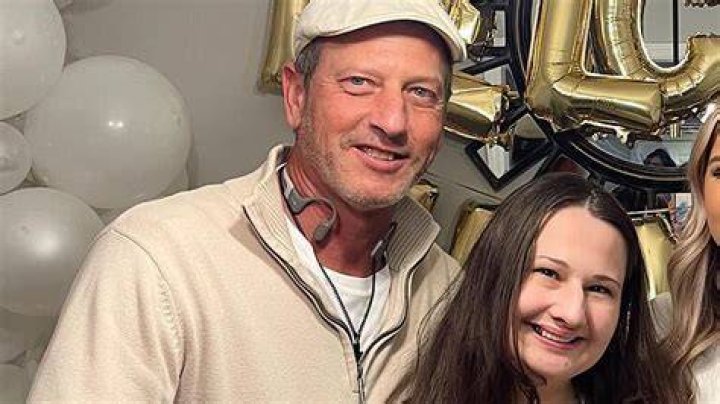 Gypsy Rose Blanchard&rsquo;s father says murdered mom Dee Dee &lsquo;asked for what