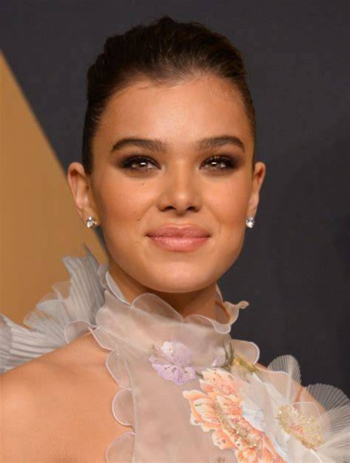 Hailee Steinfeld r/SculptedLegs