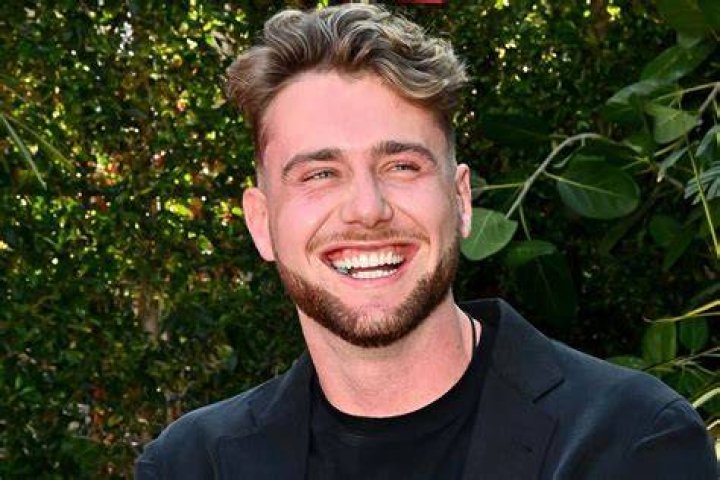 Harry Jowsey Talks &lsquo;DWTS,&rsquo; GoTo Sneakers and Dressing Like Gigi Hadid