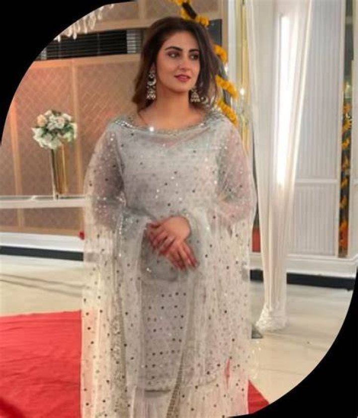 Hiba Bukhari Height, Weight, Age, Husband, Family, Biography & More