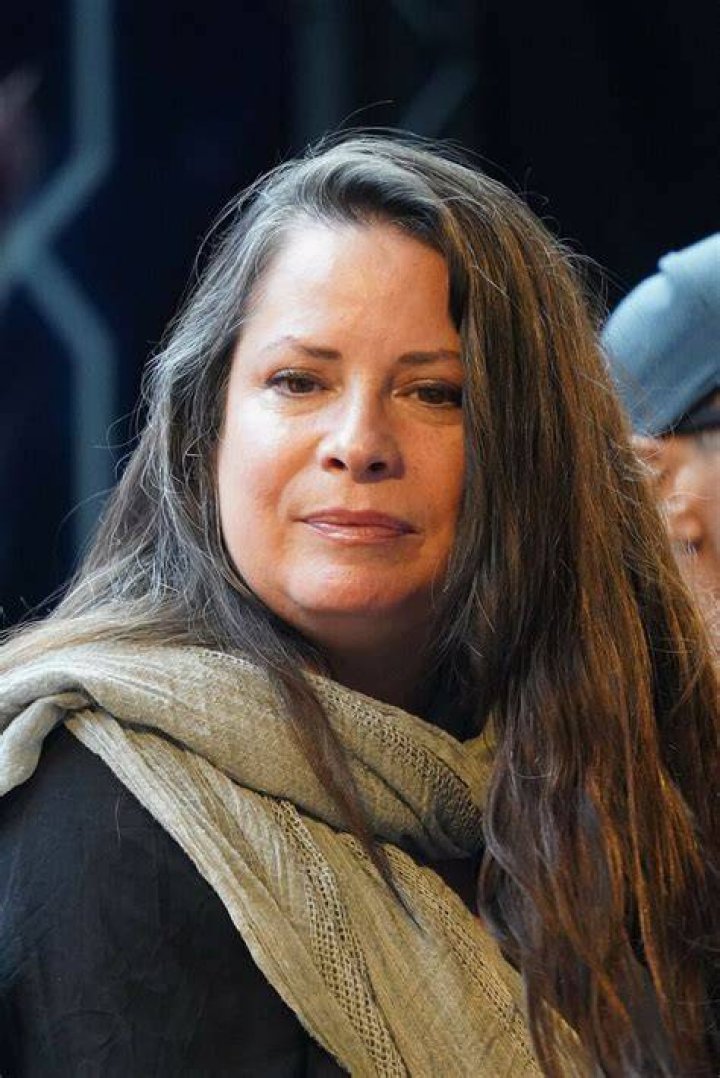 Holly Marie Combs Net Worth,wiki,bio,earnings,movies,tvShows,husband