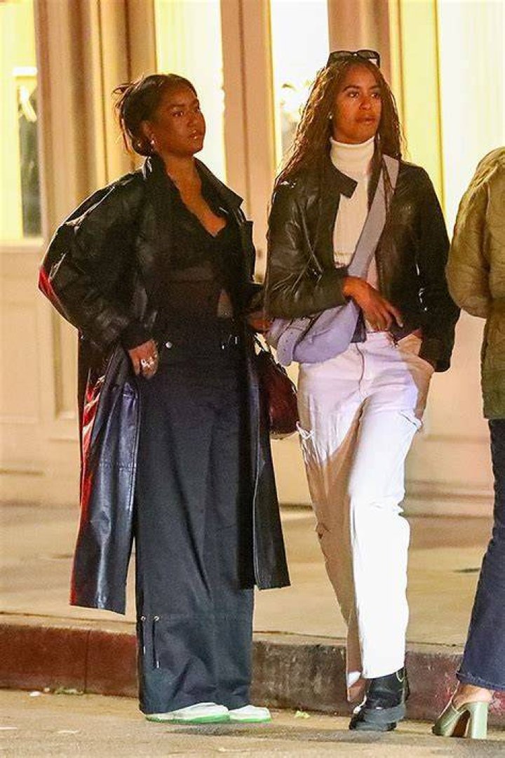 How Malia And Sasha Obama's Relationship Changed After Leaving The