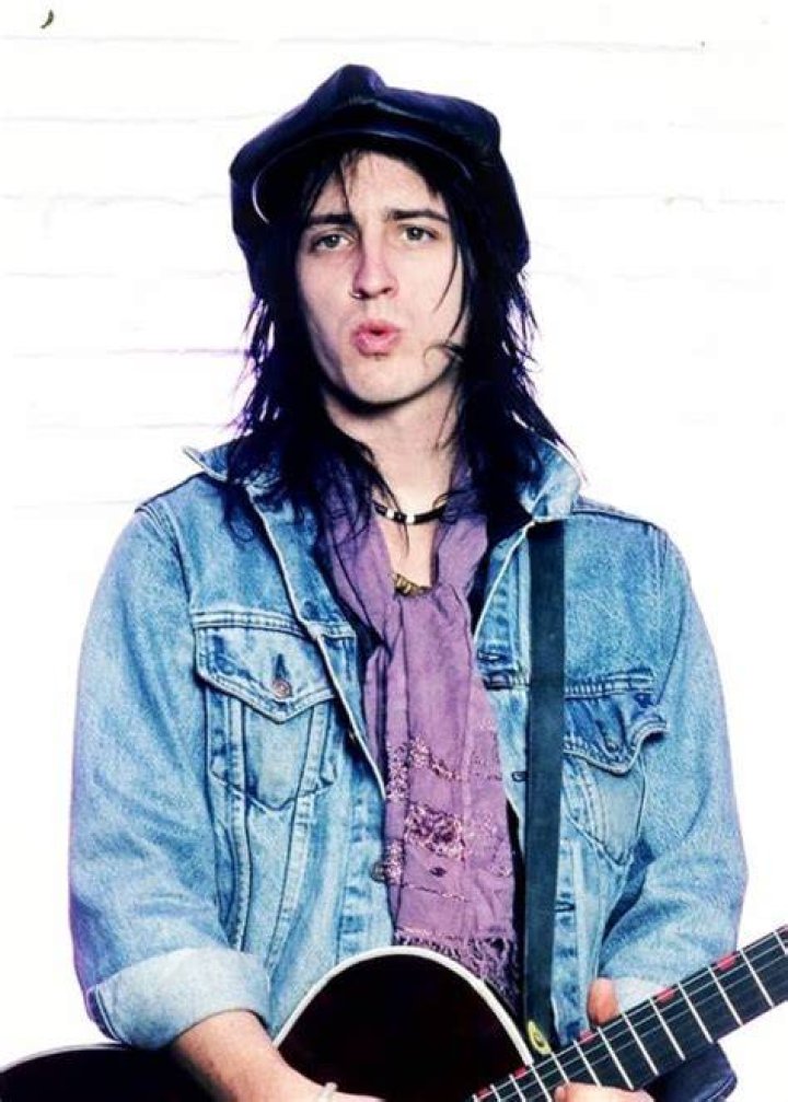 Izzy Stradlin Height, Weight, Family, Facts, Spouse, Education