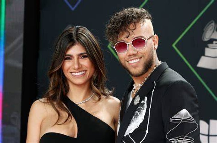 Jhay Cortez Talks &lsquo;Timelezz&rsquo; & Plays Couples Trivia With Mia Khalifa at