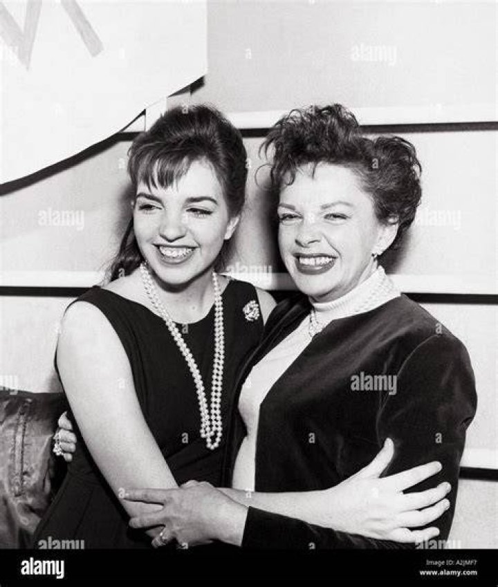 Judy Garland with her daughter Liza Minnelli, London, 1951 Judy