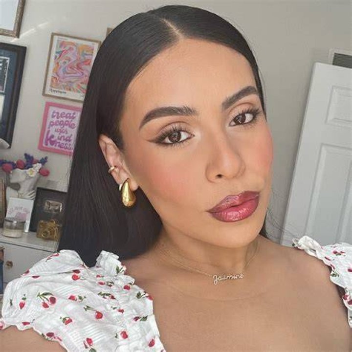 Juicyjas is engaged! r/BeautyGuruChatter