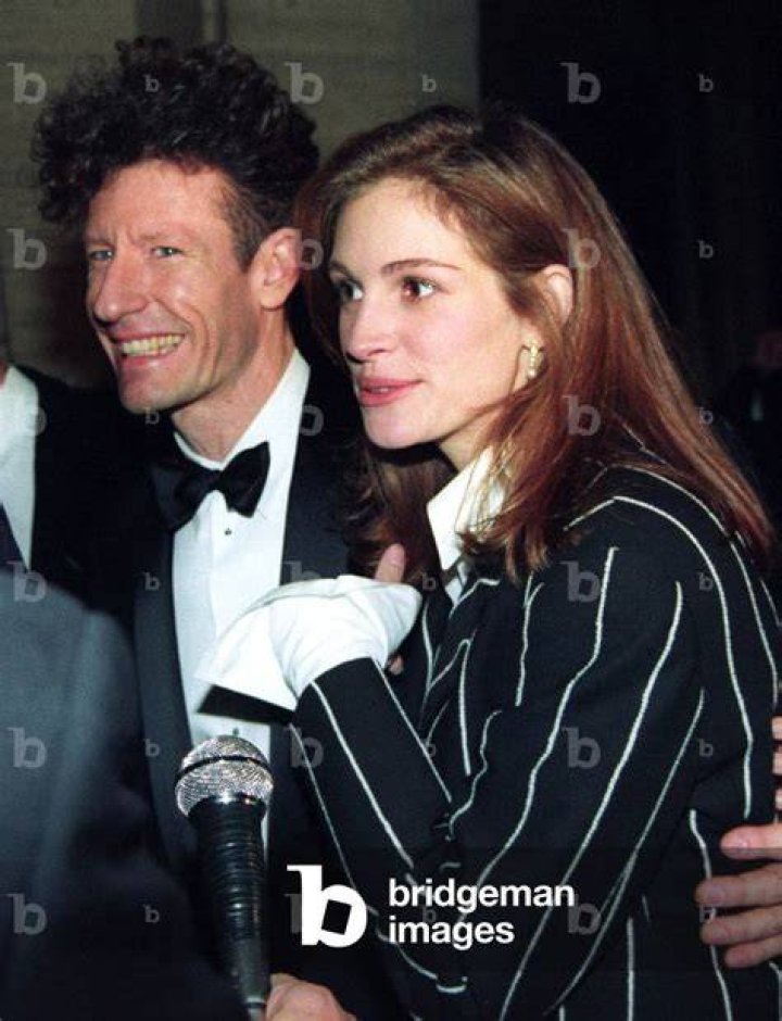 Julia Roberts and exhusband Lyle Lovett reunite (sort of) on Hand to