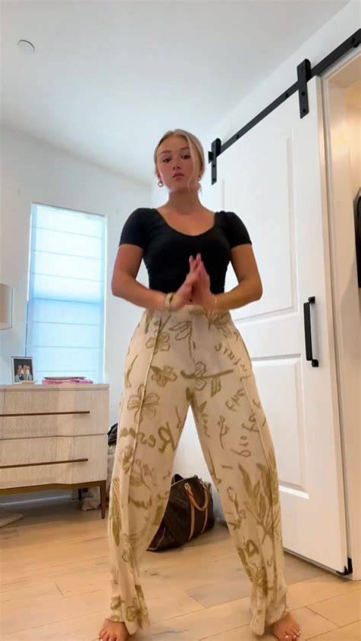 Katie Sigmond TikTok Dance Compilation New