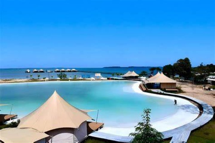 KIKI BEACH RESORT BATAM PART 1 (REVIEW BY JURO ZAINATA) YouTube
