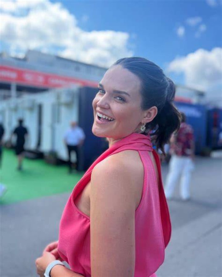 Laura Winter Formula 1 Presenter r/PaddockWomen