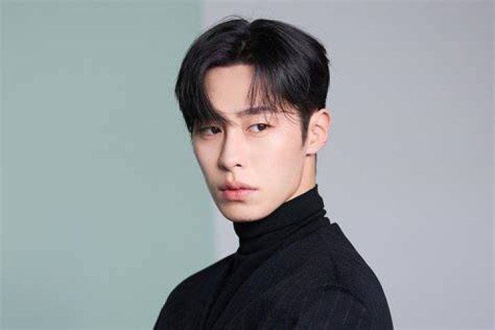 Lee Jae Wook Talks About His Rising Popularity, Why He Became An Actor