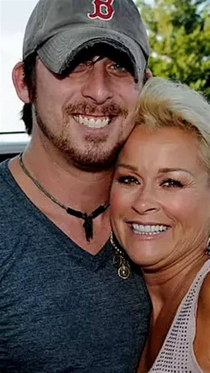 Lorrie 6 Husbands &mdash; The Country Star Was Once Married to a Bus