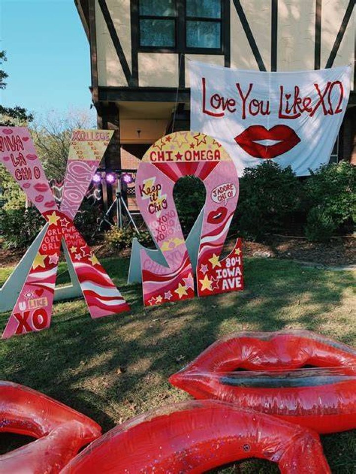 Love You Like XO Bid Day & Big Little Reveal! &mdash; Iowa Chi Omega