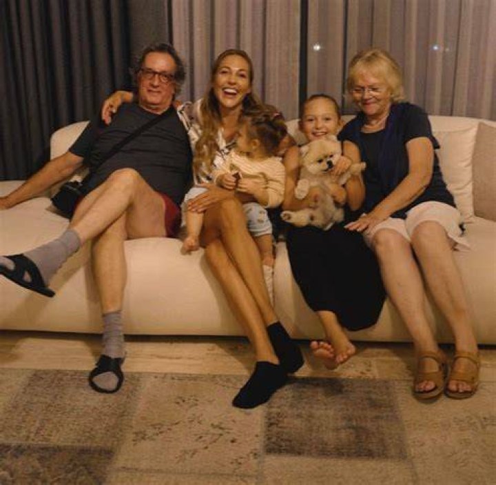Meryem Uzerli şia dus familia &icirc;n Abu Dhabi TVmania.ro