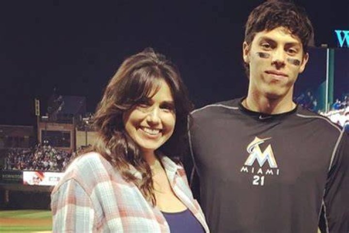 MLB Alecia Yelich goes viral at 51 years old after her son signs 215