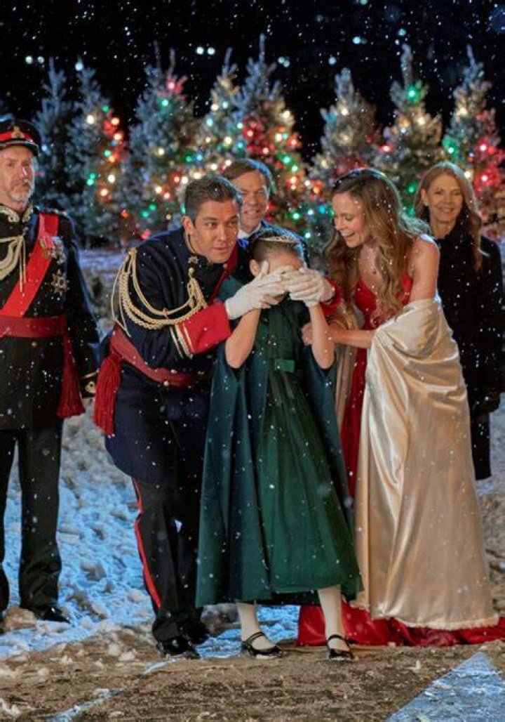 Neal Bledsoe Touts A Christmas Carousel, His Favorite Things About