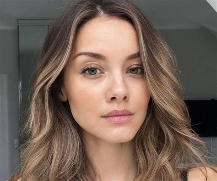 Nicola Cavanis Wiki, Age, Biography, Net worth, Height, Weight