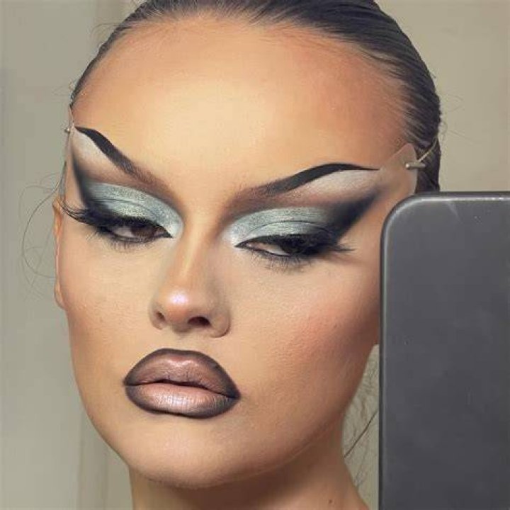 Pin on DRAG MAKEUP Ultimate form of glam!