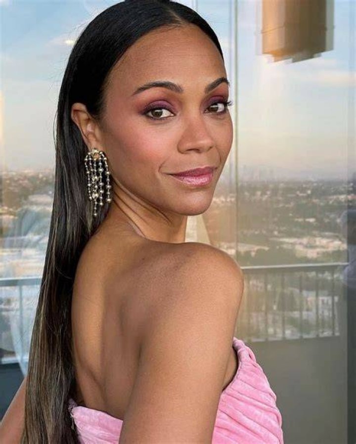 Pin on Zoe Saldana )