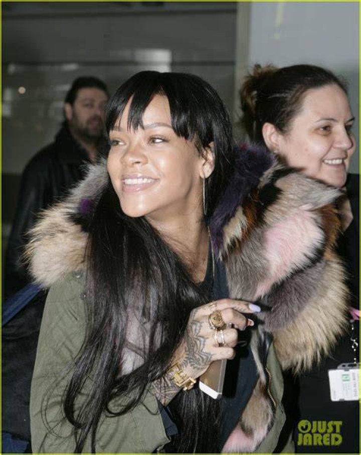 Rihanna flies out of NYC after the stabbing death for her former roadie