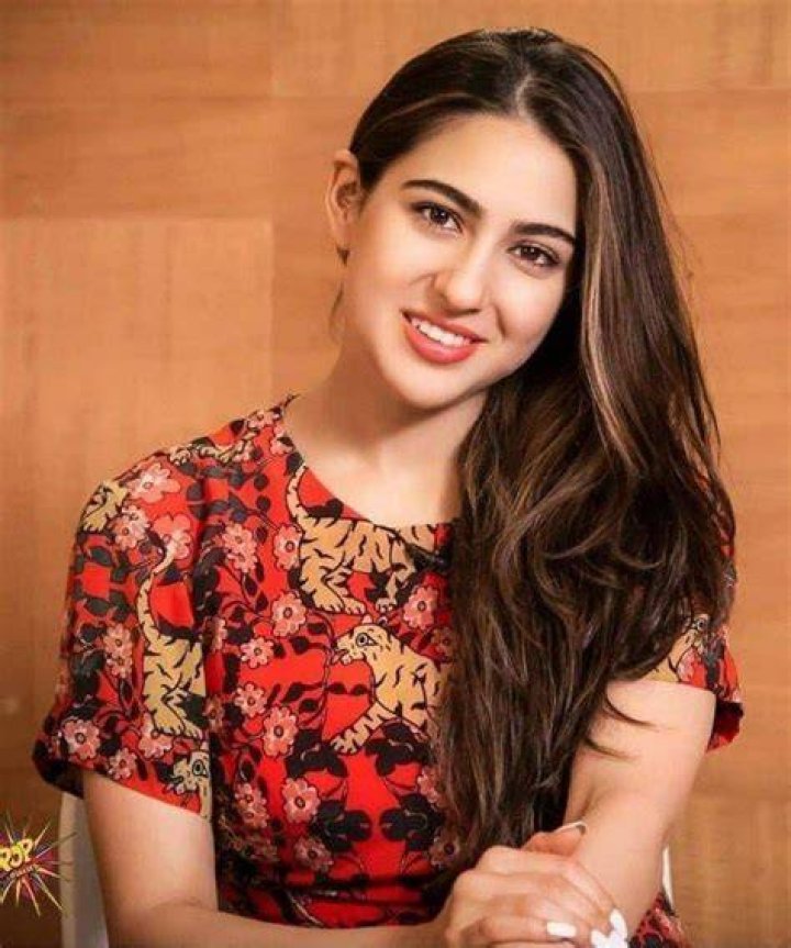 Sara Ali Khan wiki Bio Age Figure size Height HD Images Wallpapers Download Hub of Wiki Bio of
