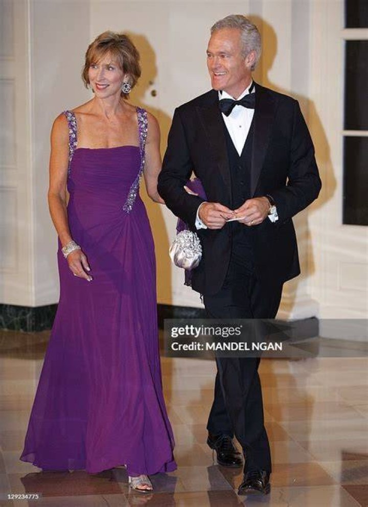 Scott Pelley and his wife, Jane Boone, arrive for the formal Artist's