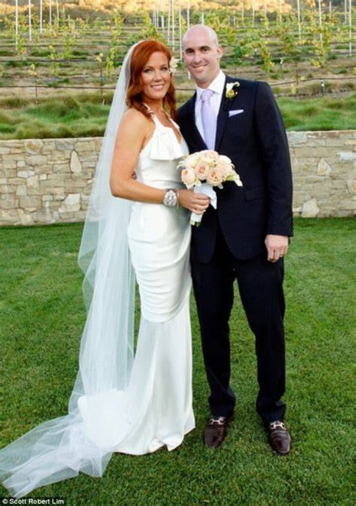 Simply Elisa Donovan and boyfriend of three years, Charlie Bigelow, said 'I do' in