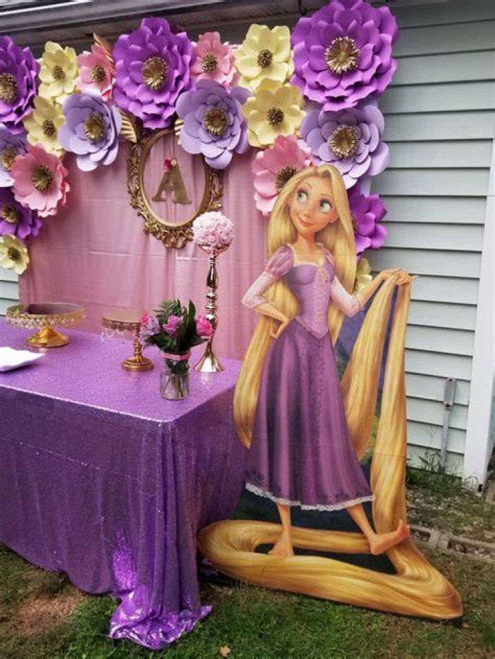 Tangled flower Rapunzel birthday party, Rapunzel, Disney decor