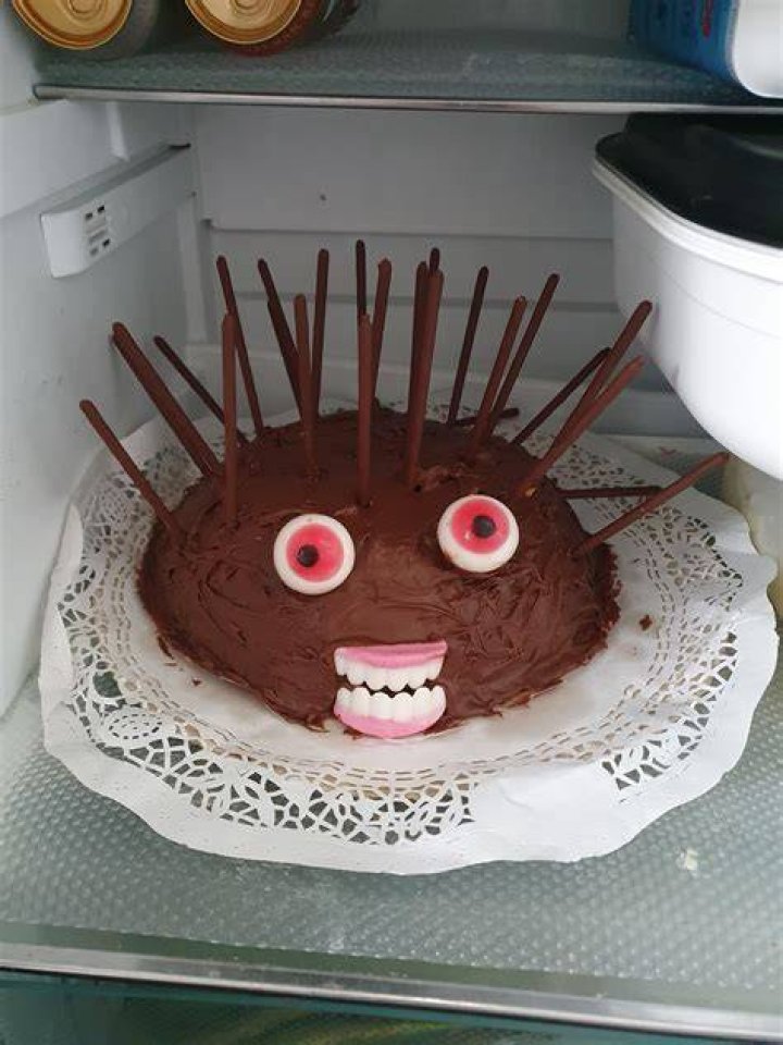 Tarta mosquito Funny birthday cakes, Cake decorating, Cake