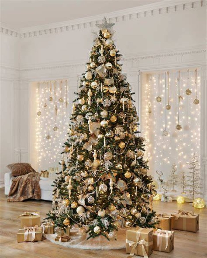 TikTok&rsquo;s favorite Christmas tree decorating hack has seriously changed