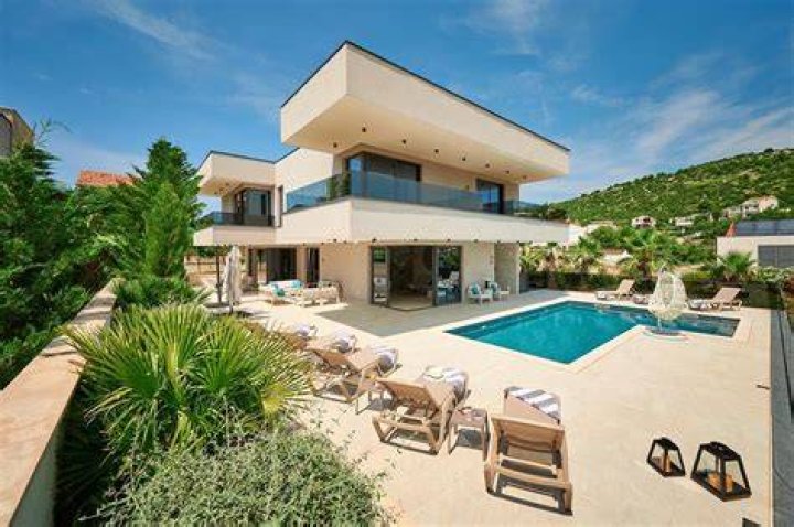 Villa Lucy Lemon Home Rental in Marina